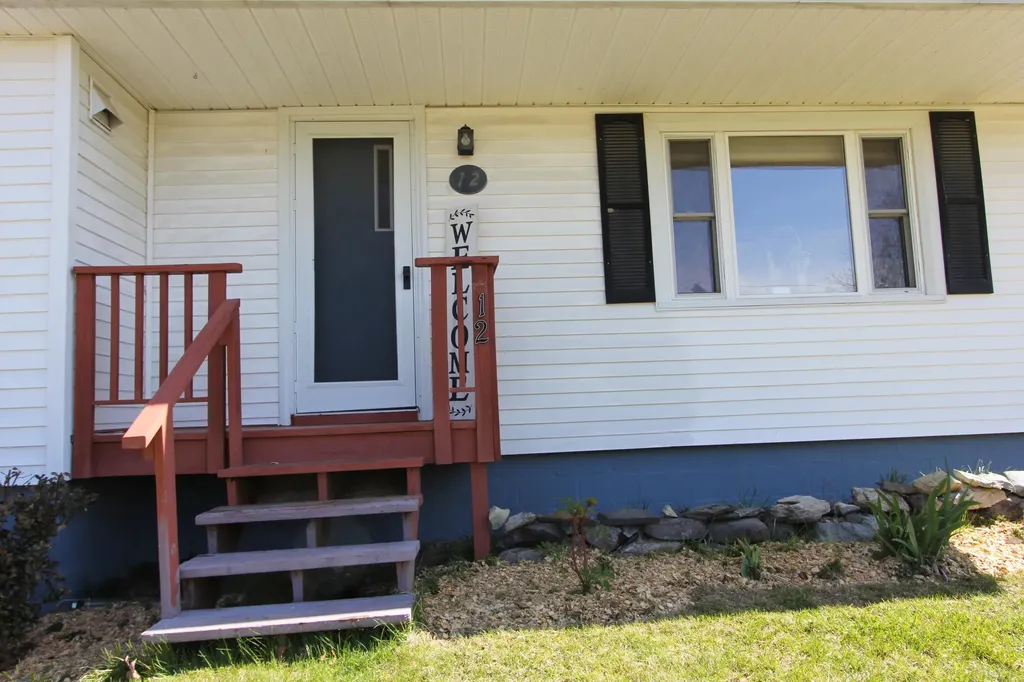 12 Gardner Road Orono ME 04473