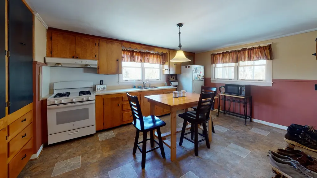12 Gardner Road Orono ME 04473