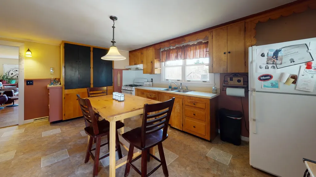 12 Gardner Road Orono ME 04473