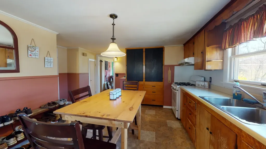 12 Gardner Road Orono ME 04473