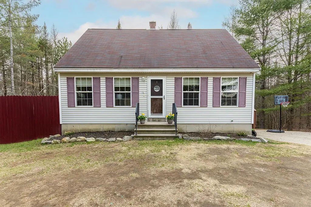 10 Hemlock Street Lisbon ME 04250