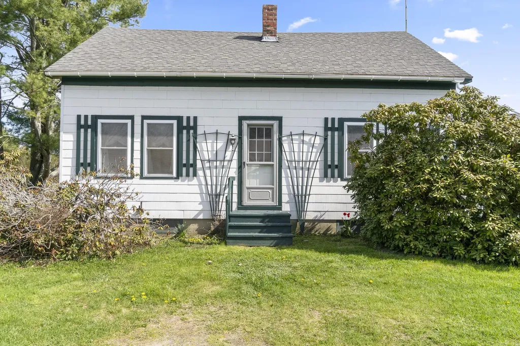 977 Gardiner Road Dresden ME 04342