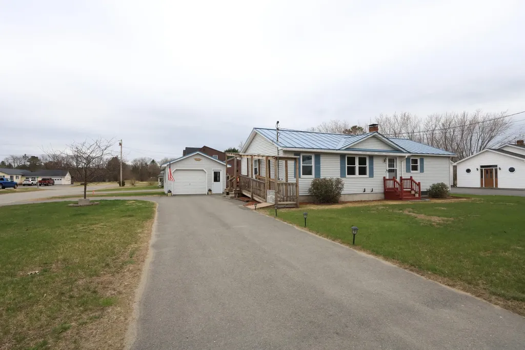 7 Dr Mann Road Skowhegan ME 04976