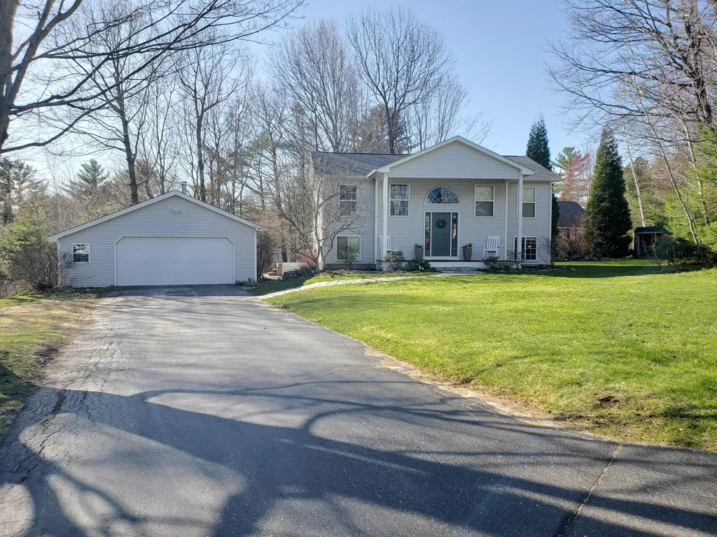 20 Fairway Court Auburn ME 04210