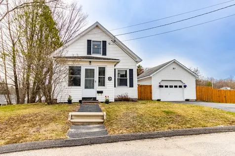 136 Baxter Avenue Auburn ME 04210