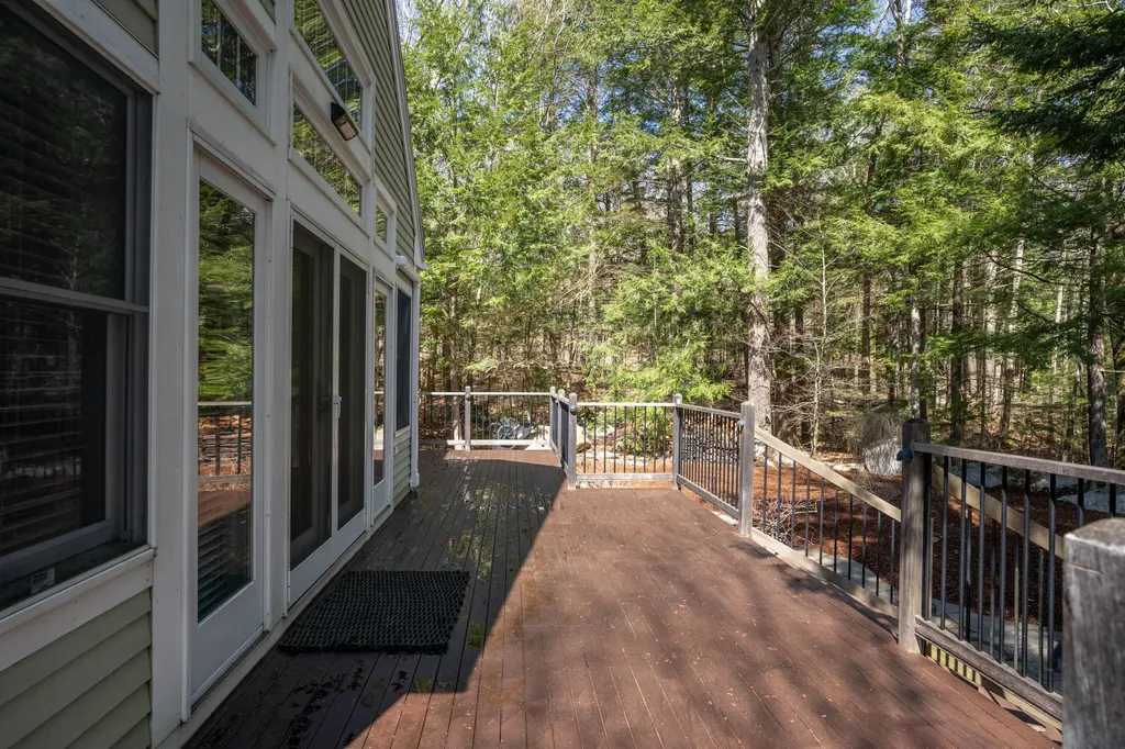 28 Whittemore Cove Road Raymond ME 04071