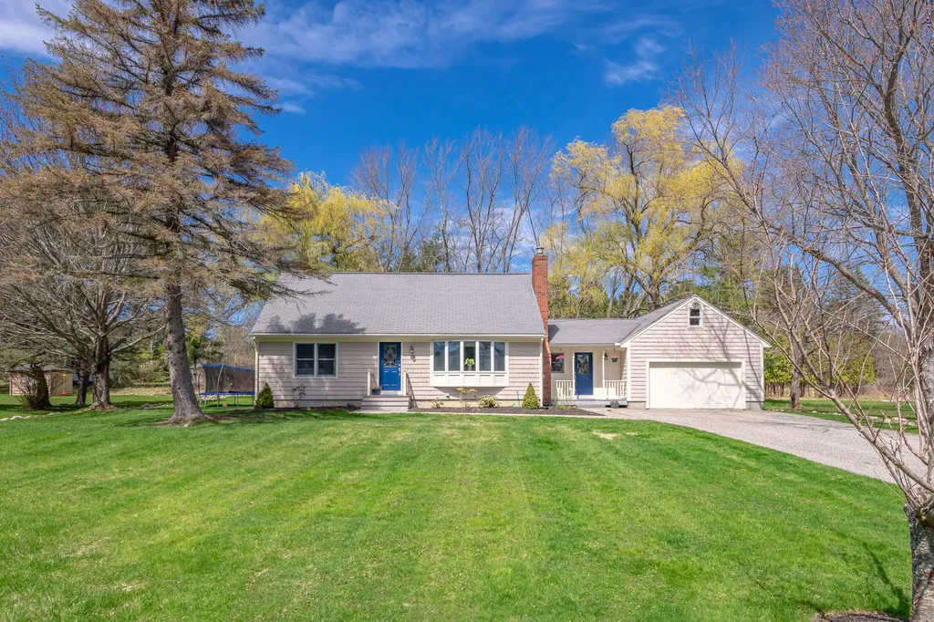 25 West Circle Falmouth ME 04105