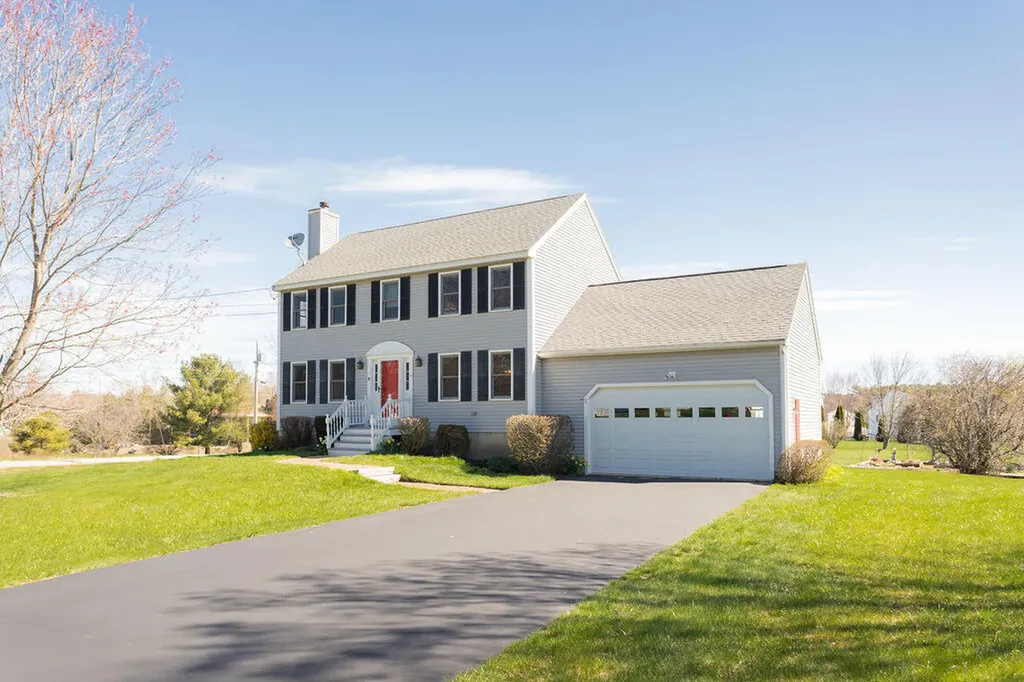 18 Greenacre Drive York ME 03909