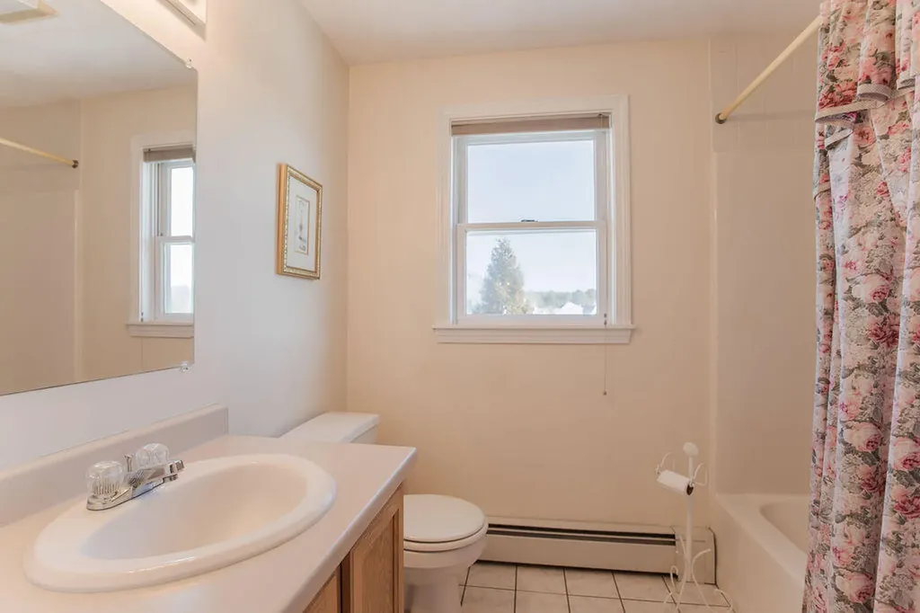 18 Greenacre Drive York ME 03909