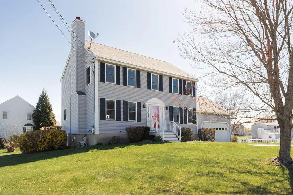 18 Greenacre Drive York ME 03909