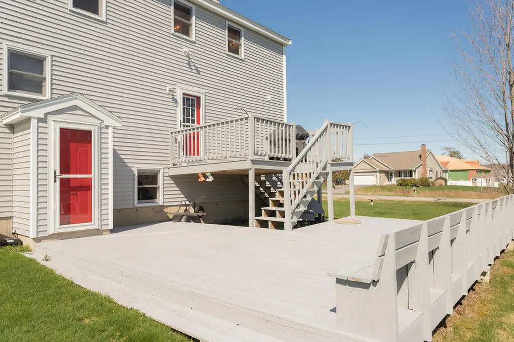 18 Greenacre Drive York ME 03909