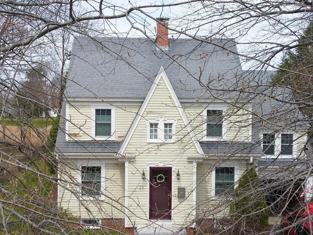 23 Chamberlain Avenue Portland ME 04101