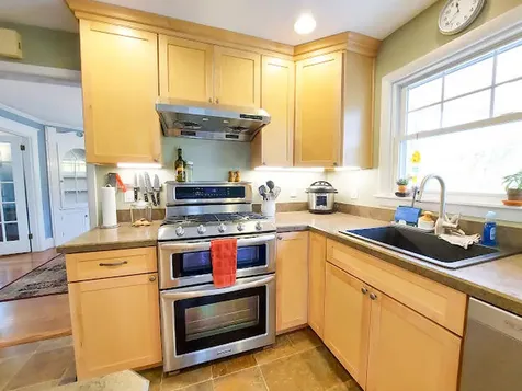 23 Chamberlain Avenue Portland ME 04101