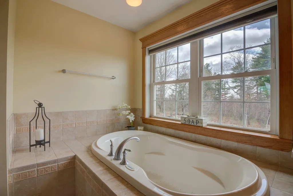 60 Vista Drive Auburn ME 04210