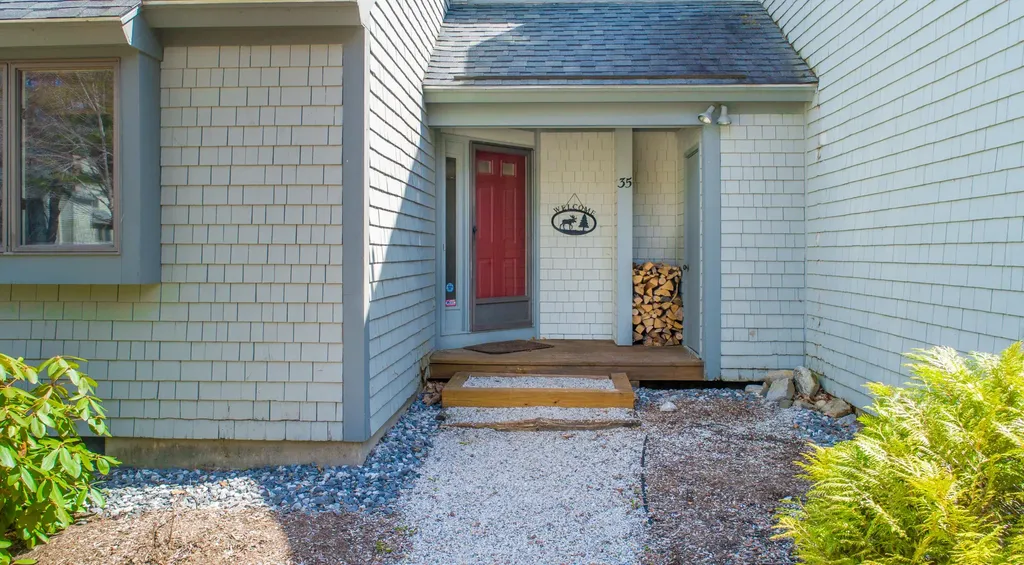 35 Brewster Circle Bridgton ME 04009