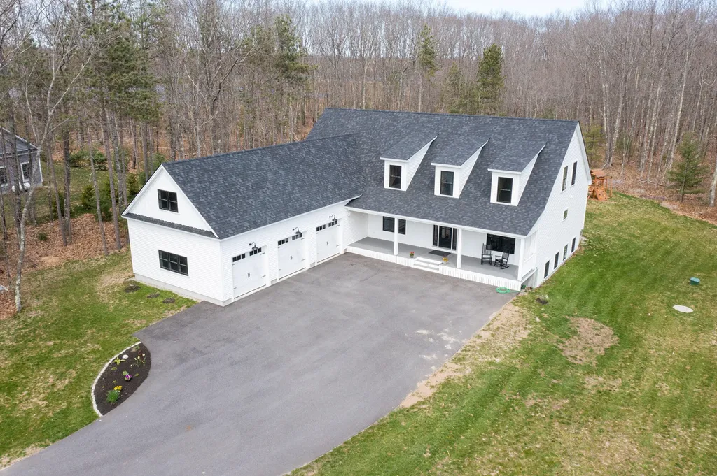 11 Mabry Lane Kennebunk ME 04043