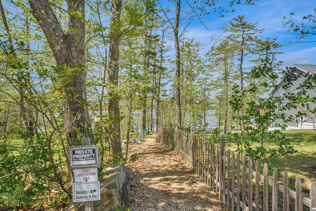 27 Foster Lane Belgrade ME 04917