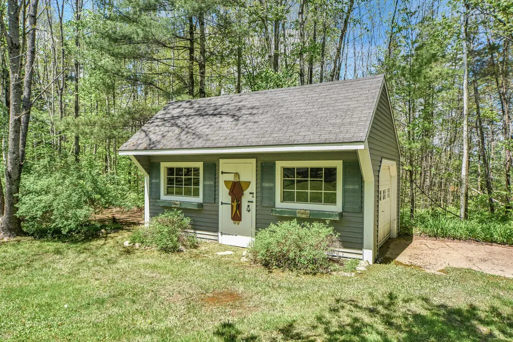27 Foster Lane Belgrade ME 04917
