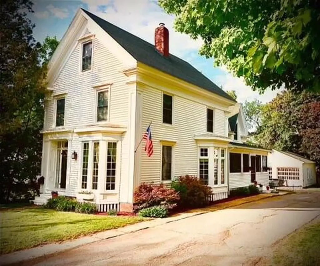 64 Elm Street Gardiner ME 04345