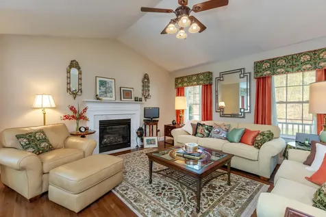 42 Carriage Lane Brunswick ME 04011