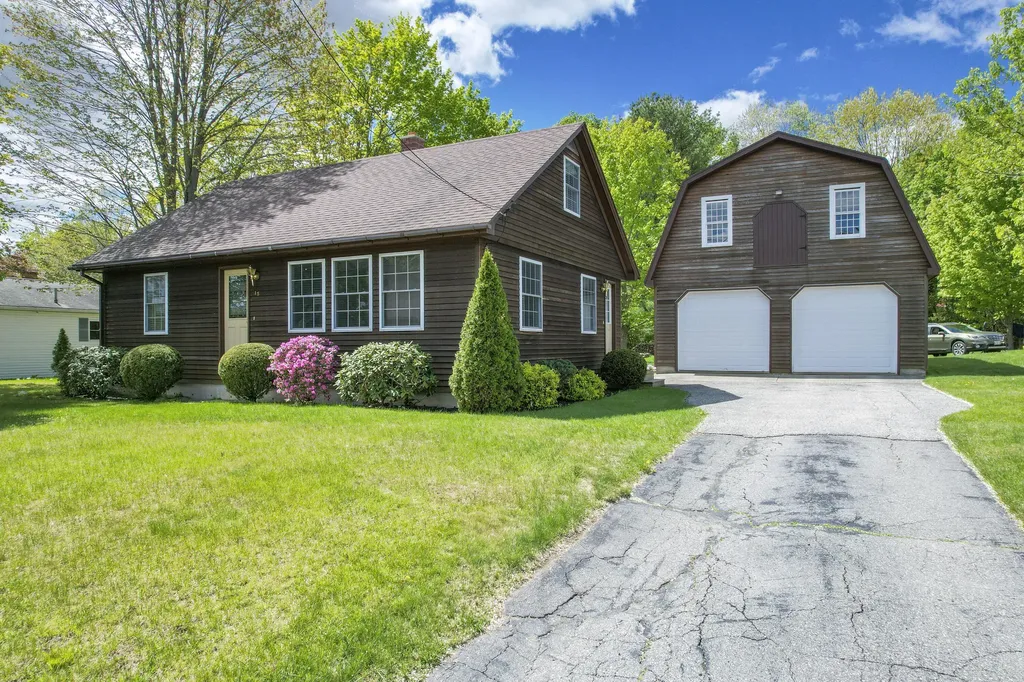 15 Mcclellan Street Lisbon ME 04250