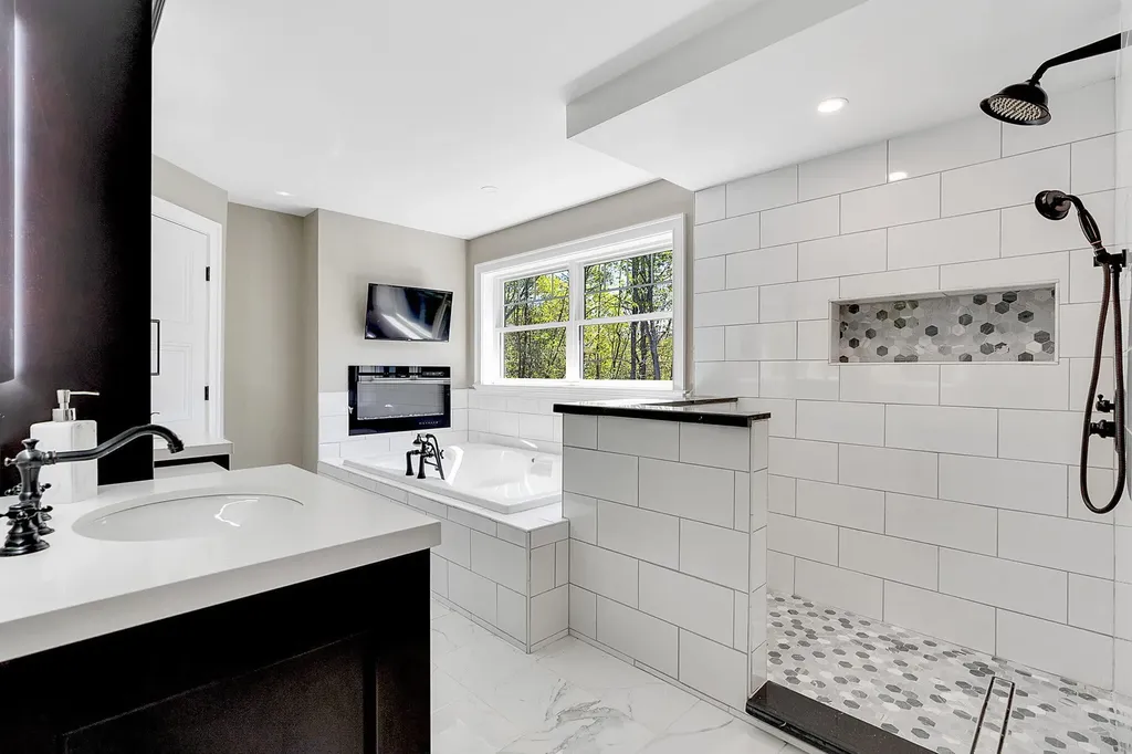 650 Lake Street Auburn ME 04210