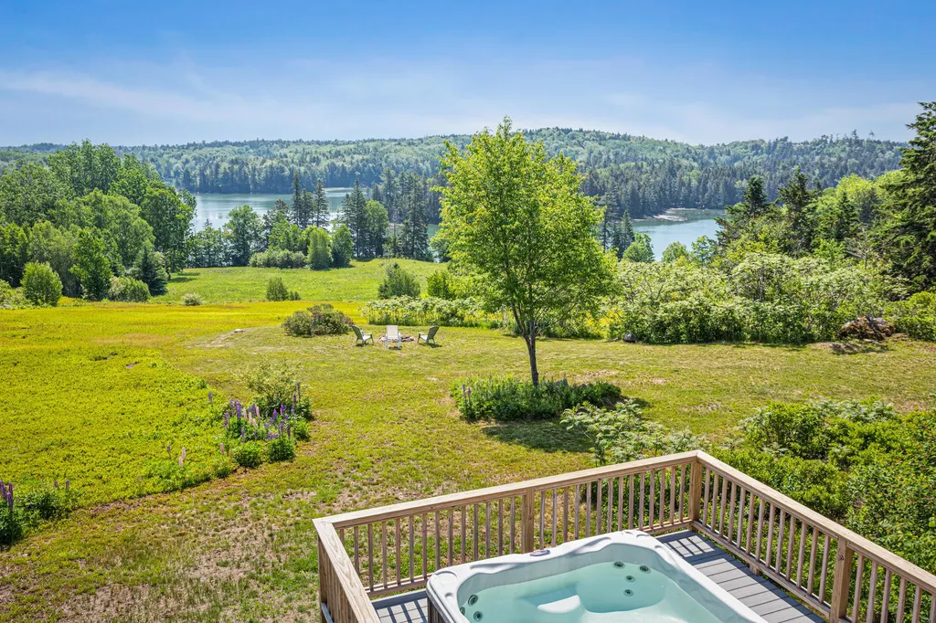 78 Blueberry Lane Friendship ME 04547