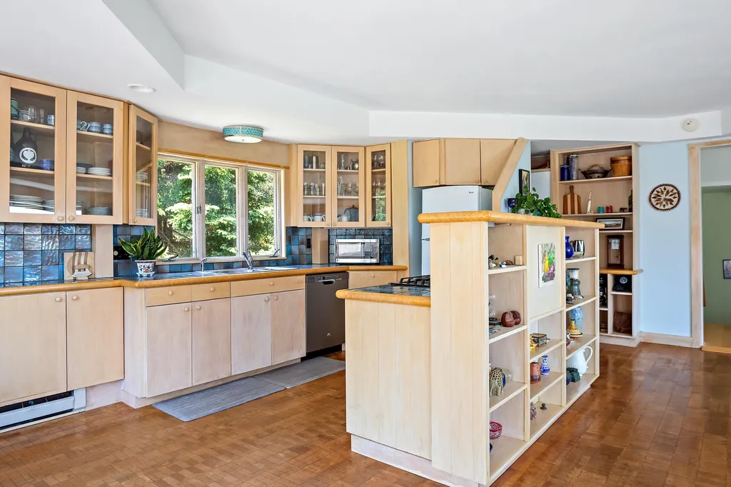 78 Blueberry Lane Friendship ME 04547