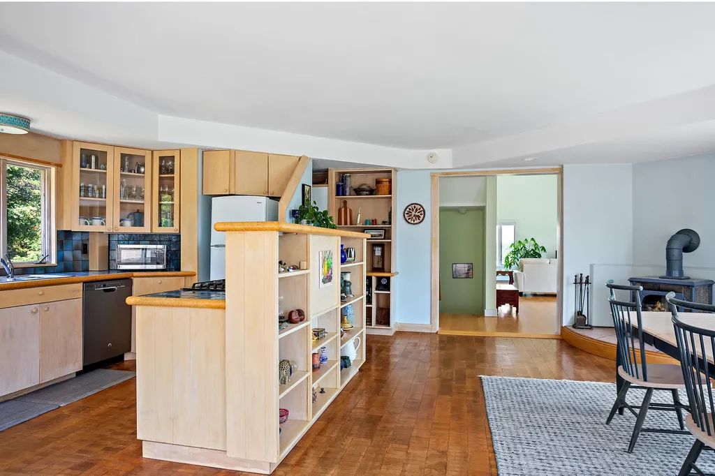 78 Blueberry Lane Friendship ME 04547