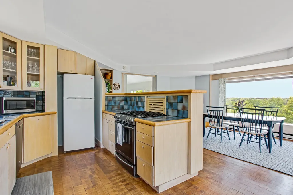 78 Blueberry Lane Friendship ME 04547
