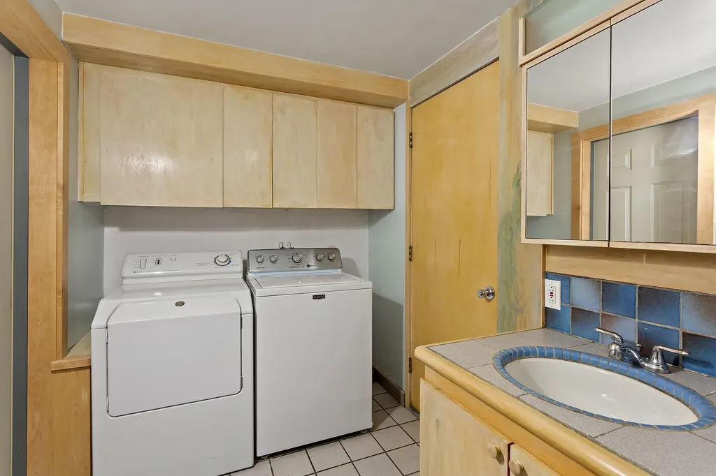 78 Blueberry Lane Friendship ME 04547