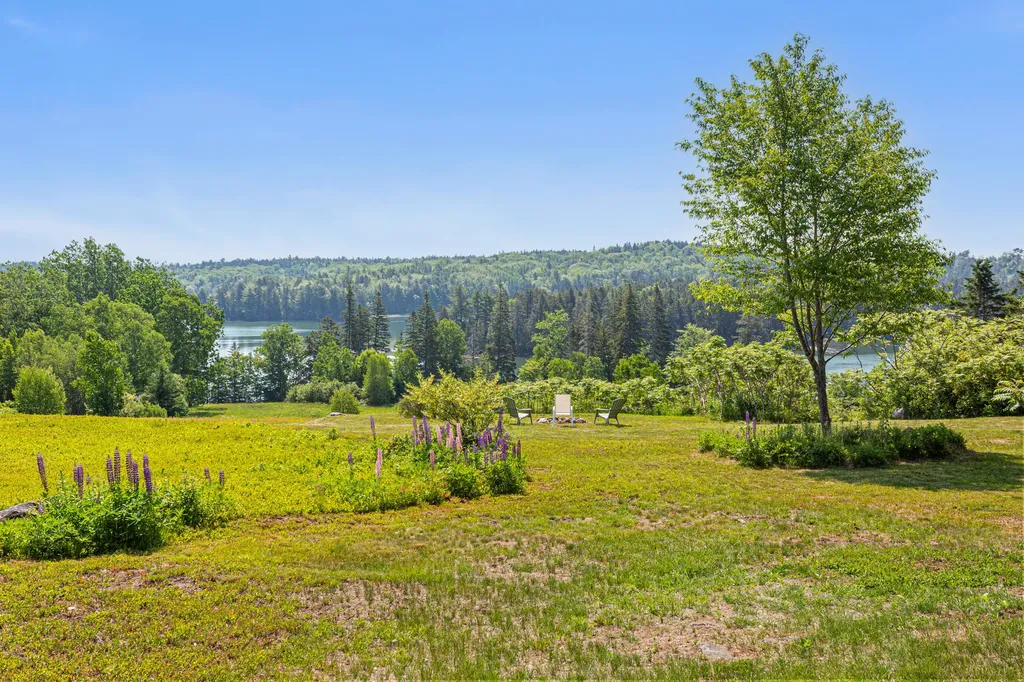 78 Blueberry Lane Friendship ME 04547