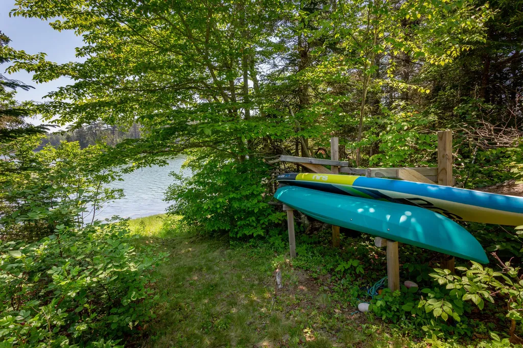 78 Blueberry Lane Friendship ME 04547