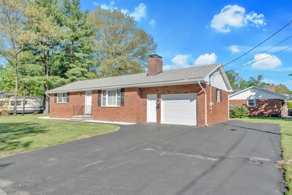 10 York Street Sanford ME 04073