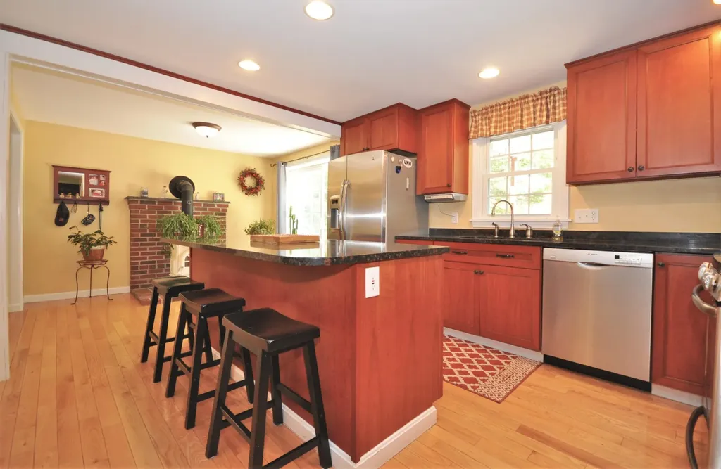 20 George Street Hampden ME 04444