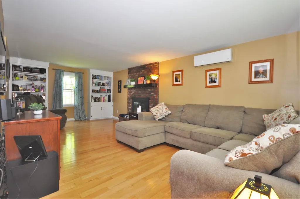 20 George Street Hampden ME 04444