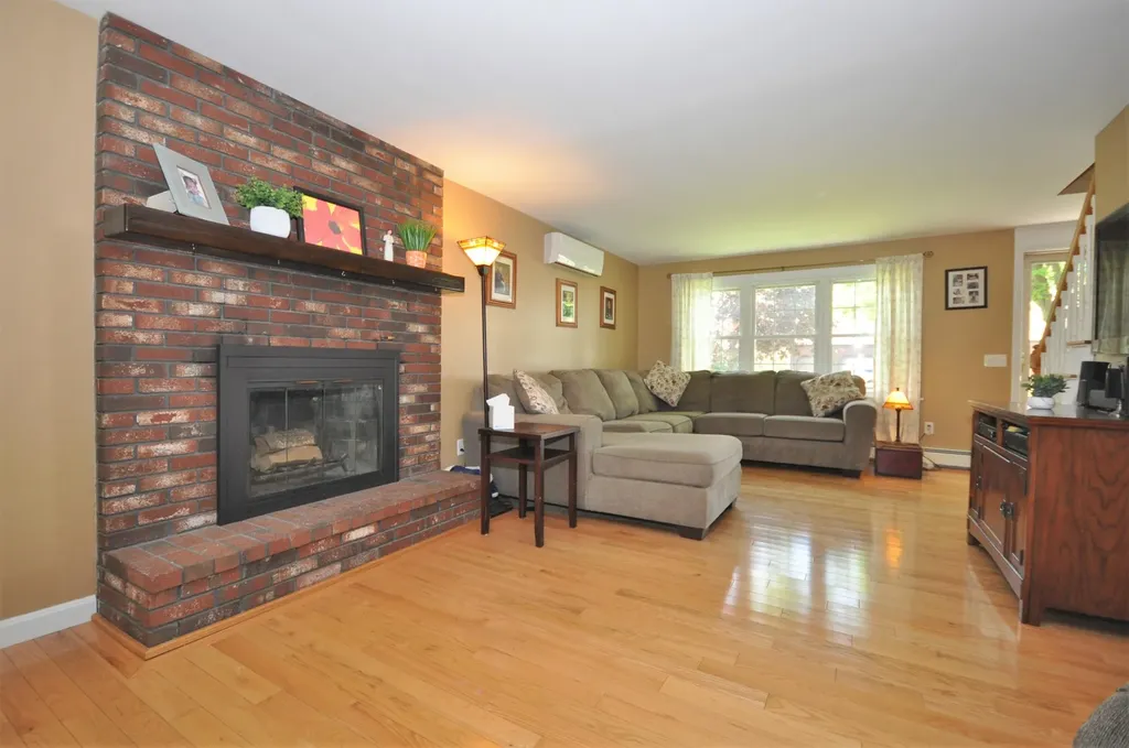 20 George Street Hampden ME 04444