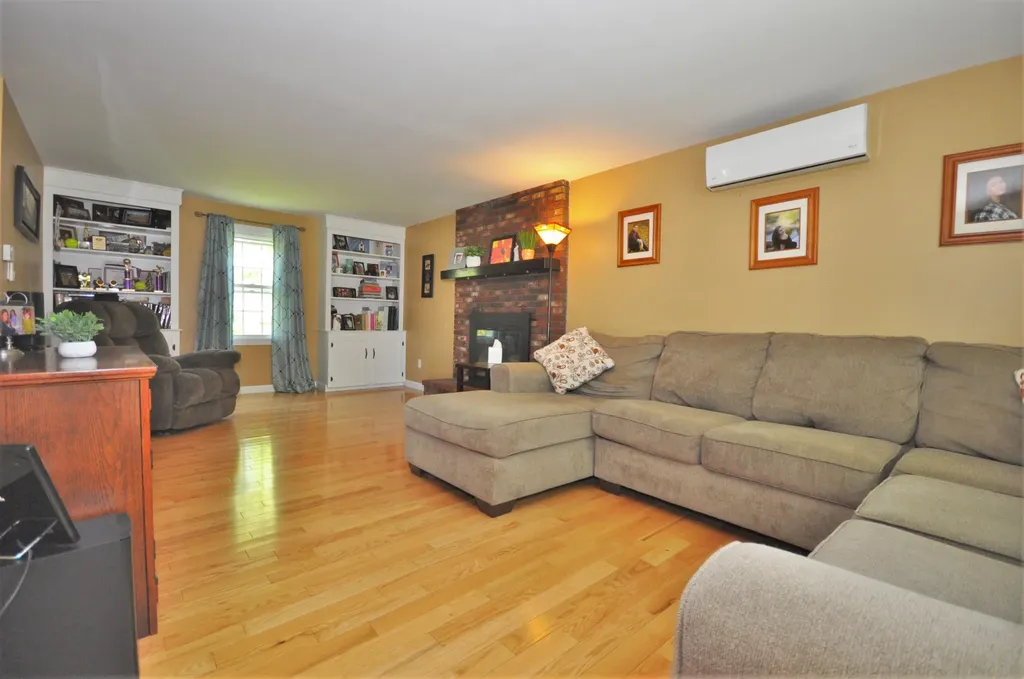 20 George Street Hampden ME 04444