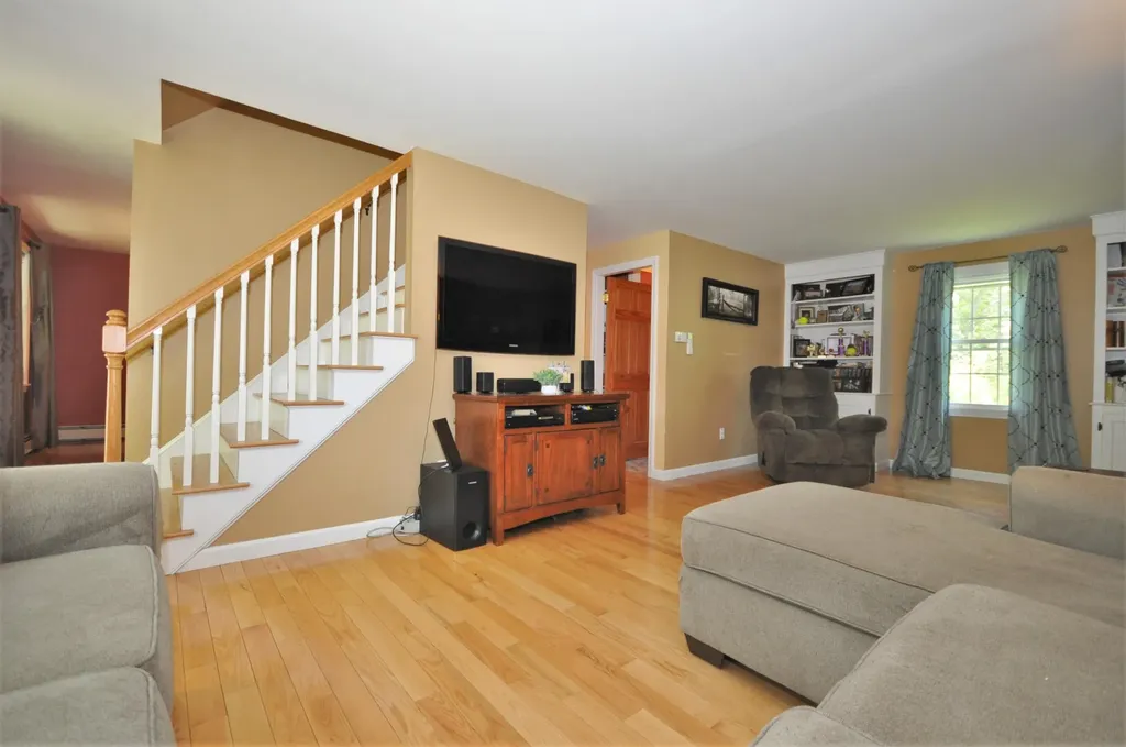 20 George Street Hampden ME 04444