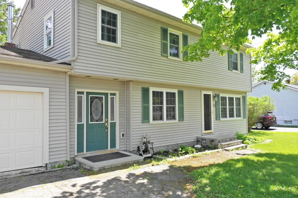 20 George Street Hampden ME 04444