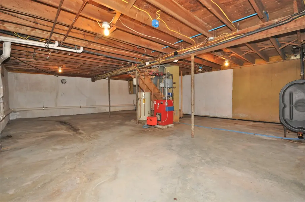 20 George Street Hampden ME 04444
