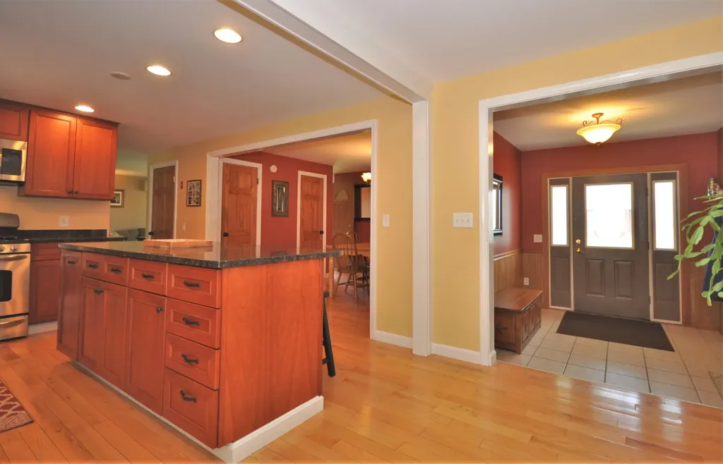 20 George Street Hampden ME 04444