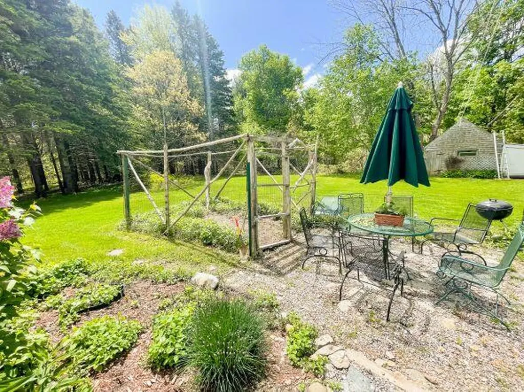 611 Lamoine Beach Road Lamoine ME 04605