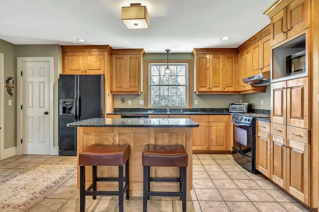 520 Benner Road Bristol ME 04539
