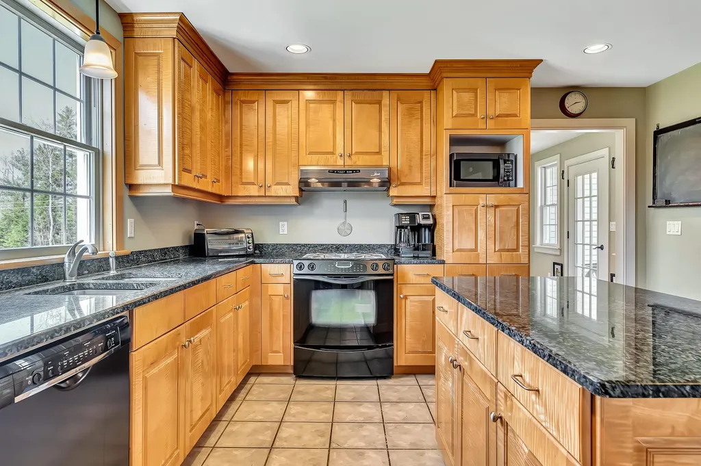 520 Benner Road Bristol ME 04539