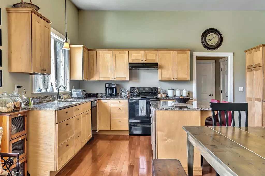 520 Benner Road Bristol ME 04539