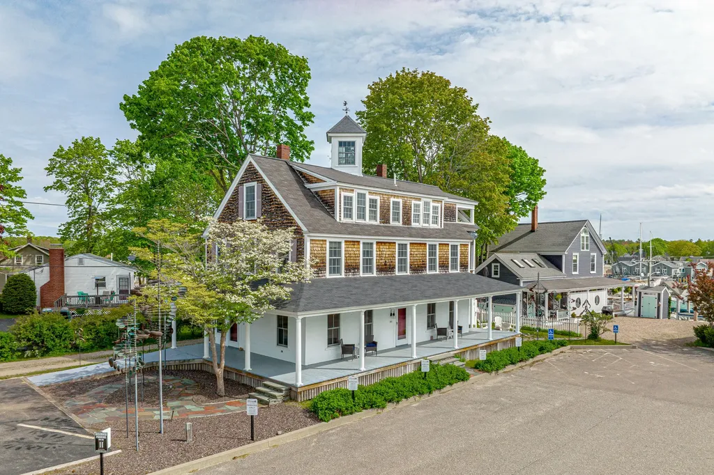 10 Chase Hill Road Kennebunk ME 04043