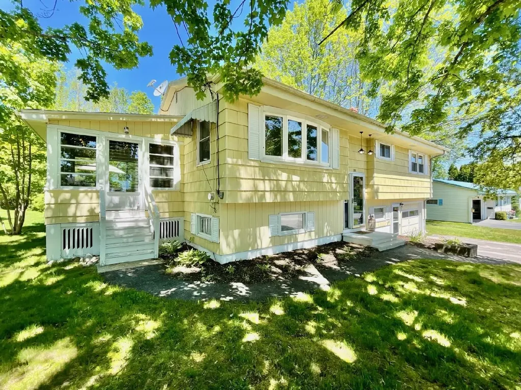 22 Valley Street Lewiston ME 04240