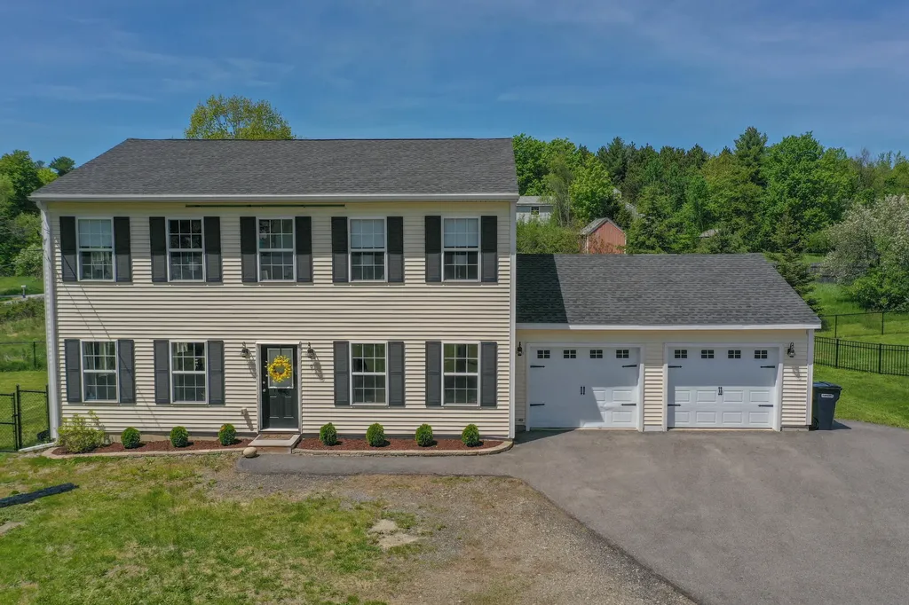 9 Deer Pond Lane Bangor ME 04401