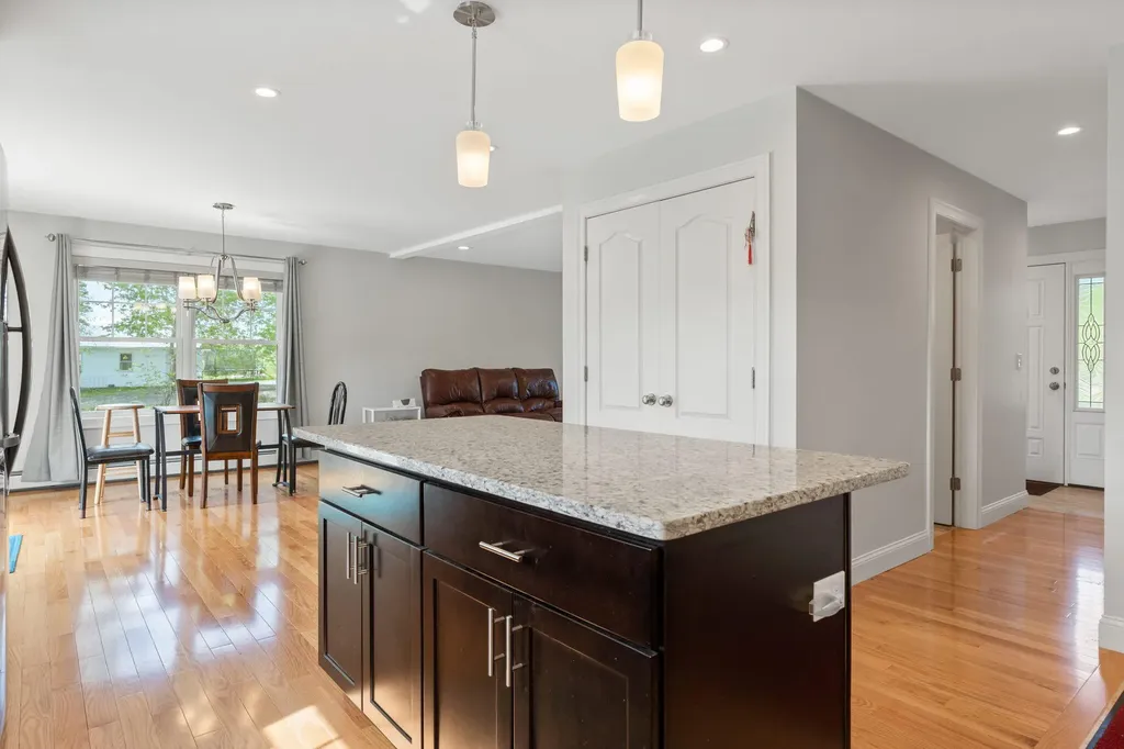 782 River Road Windham ME 04062